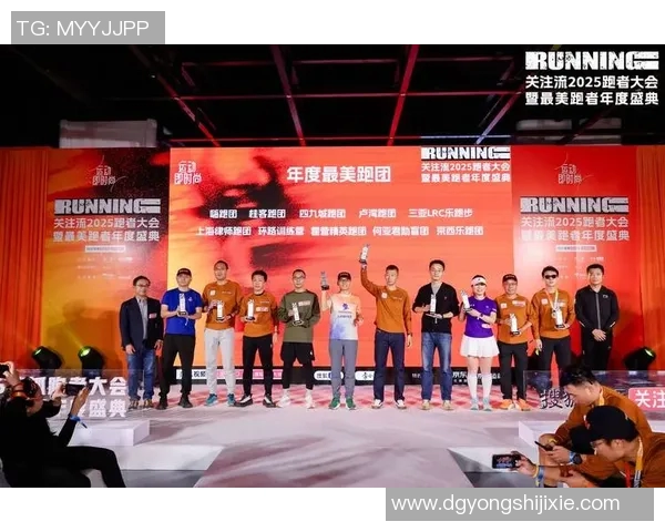 微胖足球明星魅力写真集展现运动与时尚的完美结合 微胖足球明星魅力写真集展现运动与时尚的完美结合