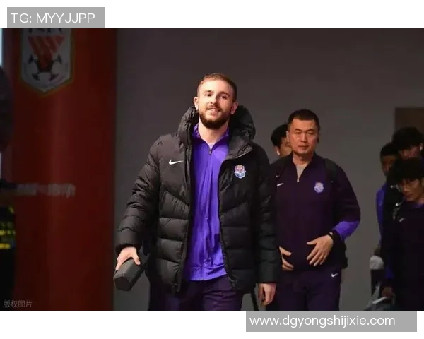 足球明星穿山寨鞋引发争议球迷热议品牌与品质的较量