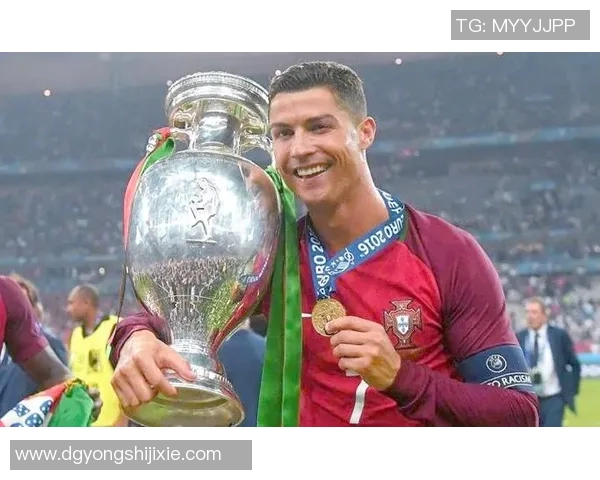 外国足球明星罗纳尔多与罗梅罗的传奇故事与辉煌成就揭秘