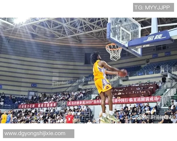 明星篮球扣球盛宴：看他们如何在赛场上飞翔与激情碰撞