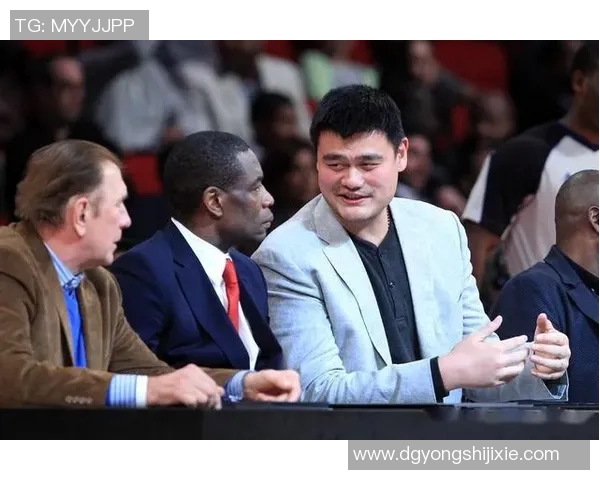 篮球场上的男孩梦与明星之路的追逐与成长 篮球场上的男孩梦与明星之路的追逐与成长